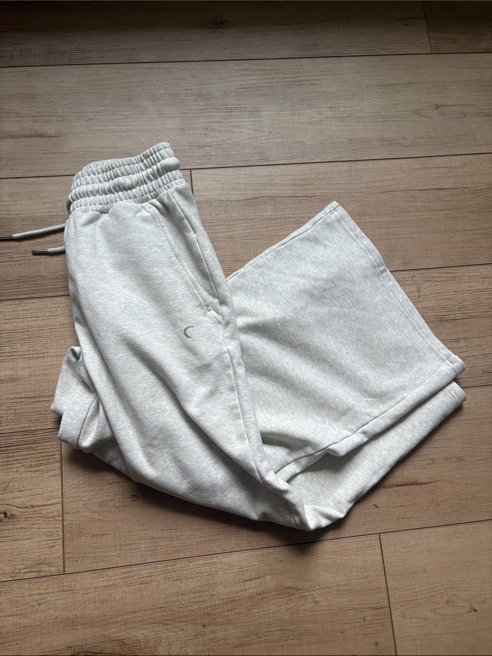 ZYIA active wide leg sweatpants  Size small 22inch inseam